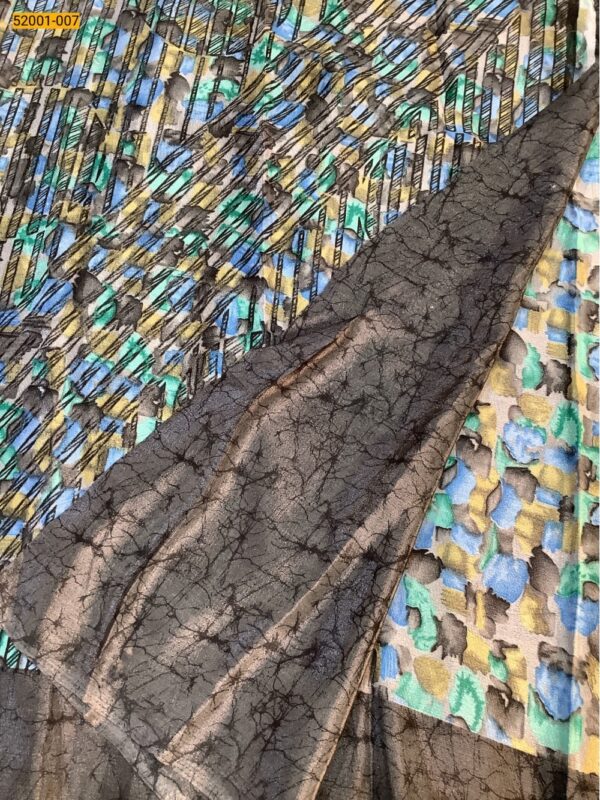 Printed Crape Silk Saree - Image 3