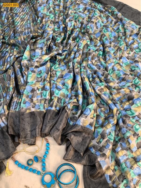 Printed Crape Silk Saree - Image 2